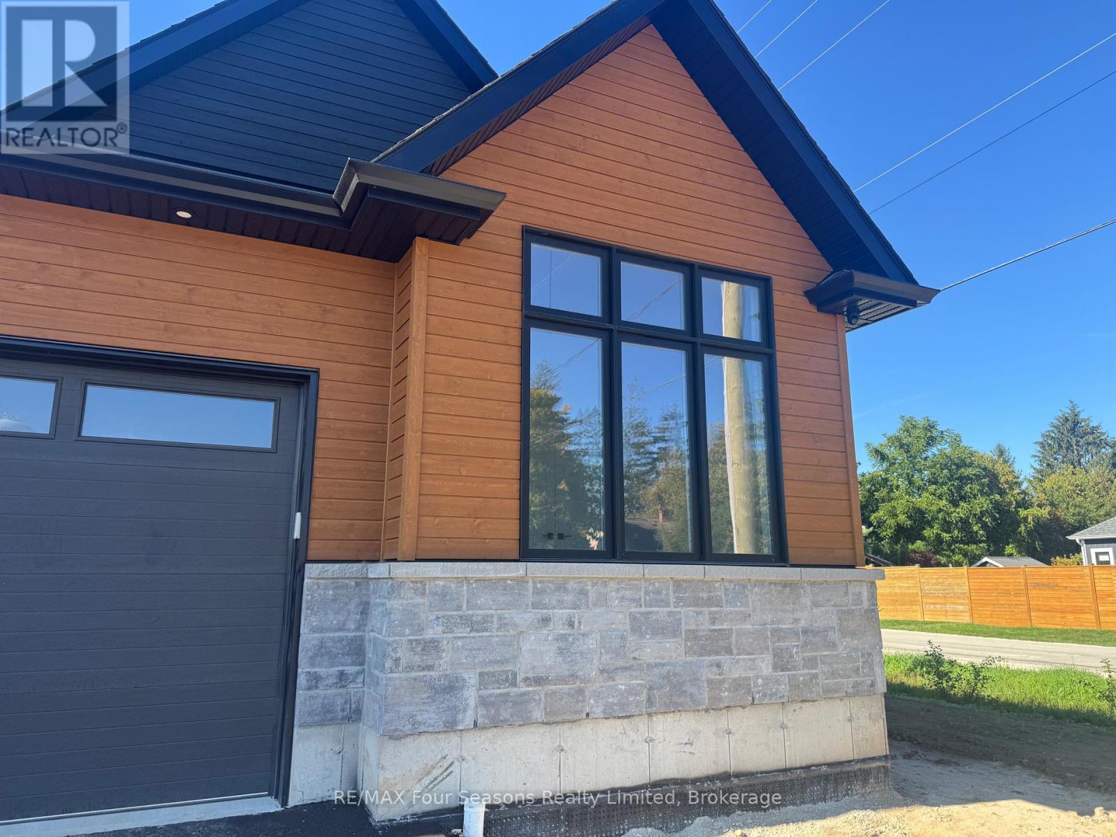 3 Boynton Court, Blue Mountains, Ontario  N0H 2P0 - Photo 3 - X12968090