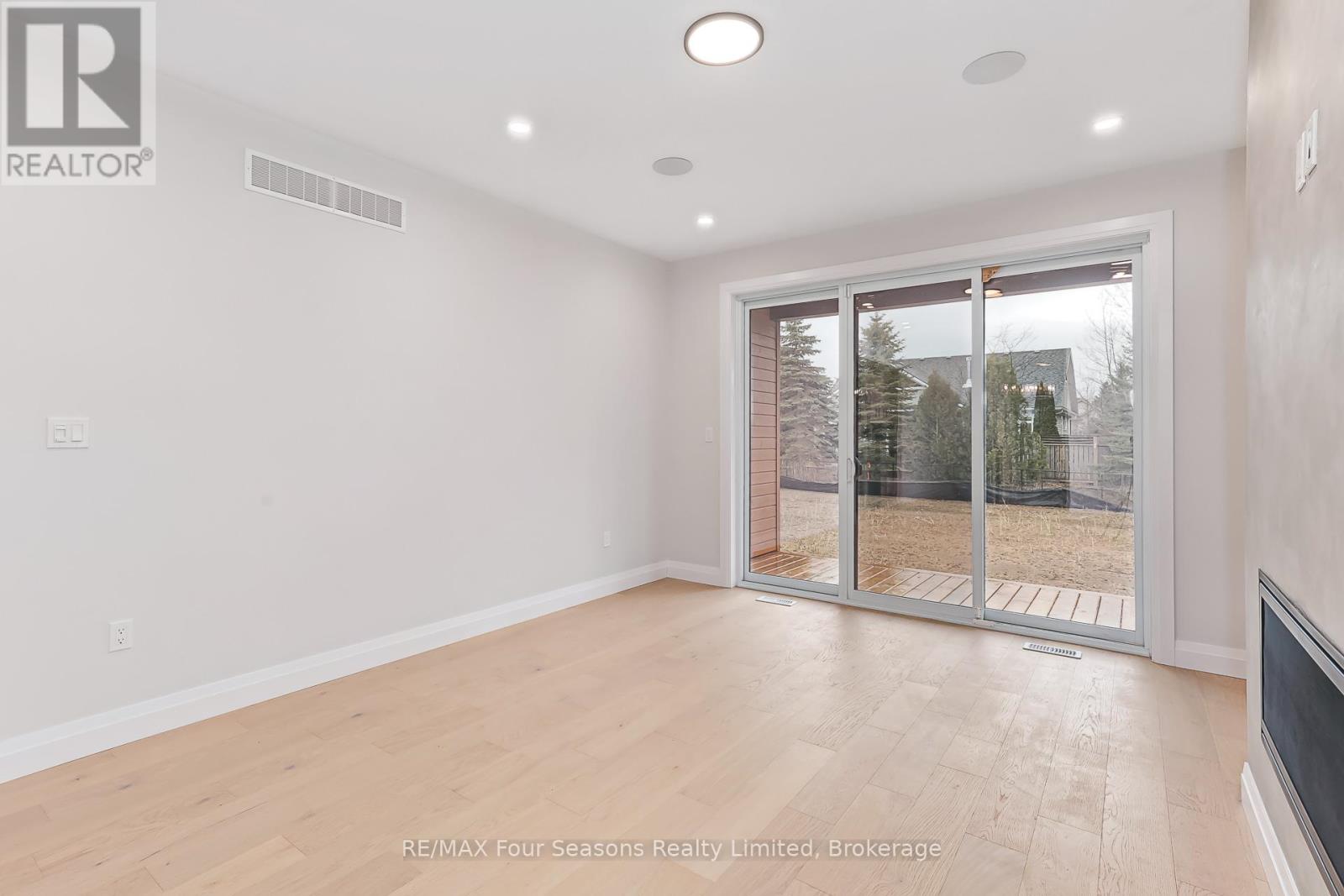 3 Boynton Court, Blue Mountains, Ontario  N0H 2P0 - Photo 8 - X12968090