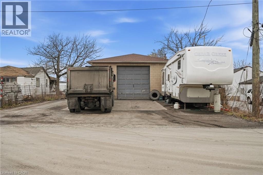 25 KENMORE Avenue, Stoney Creek, Ontario