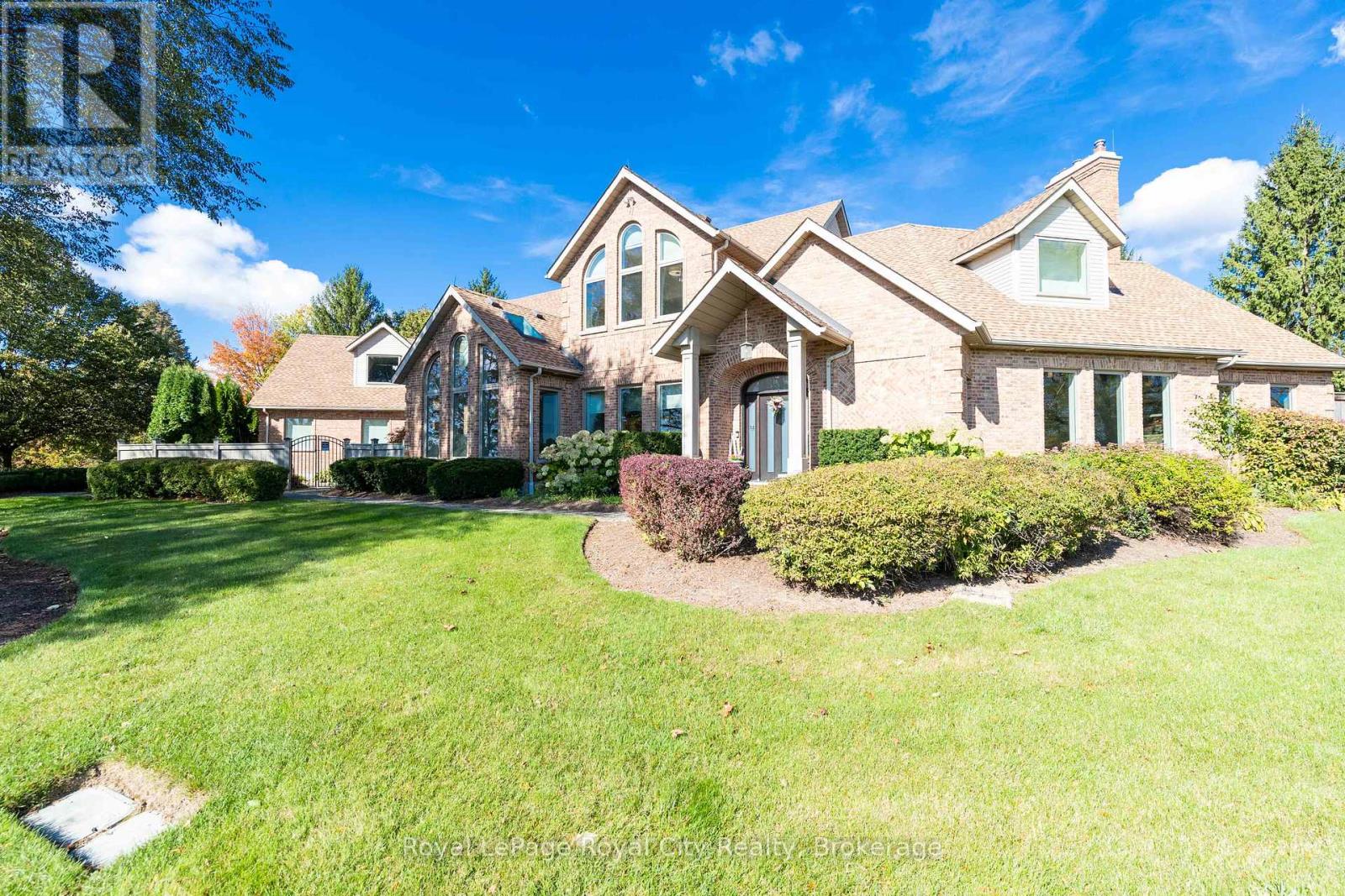 20 Fox Run Drive, Puslinch, Ontario  N0B 2J0 - Photo 2 - X12968154