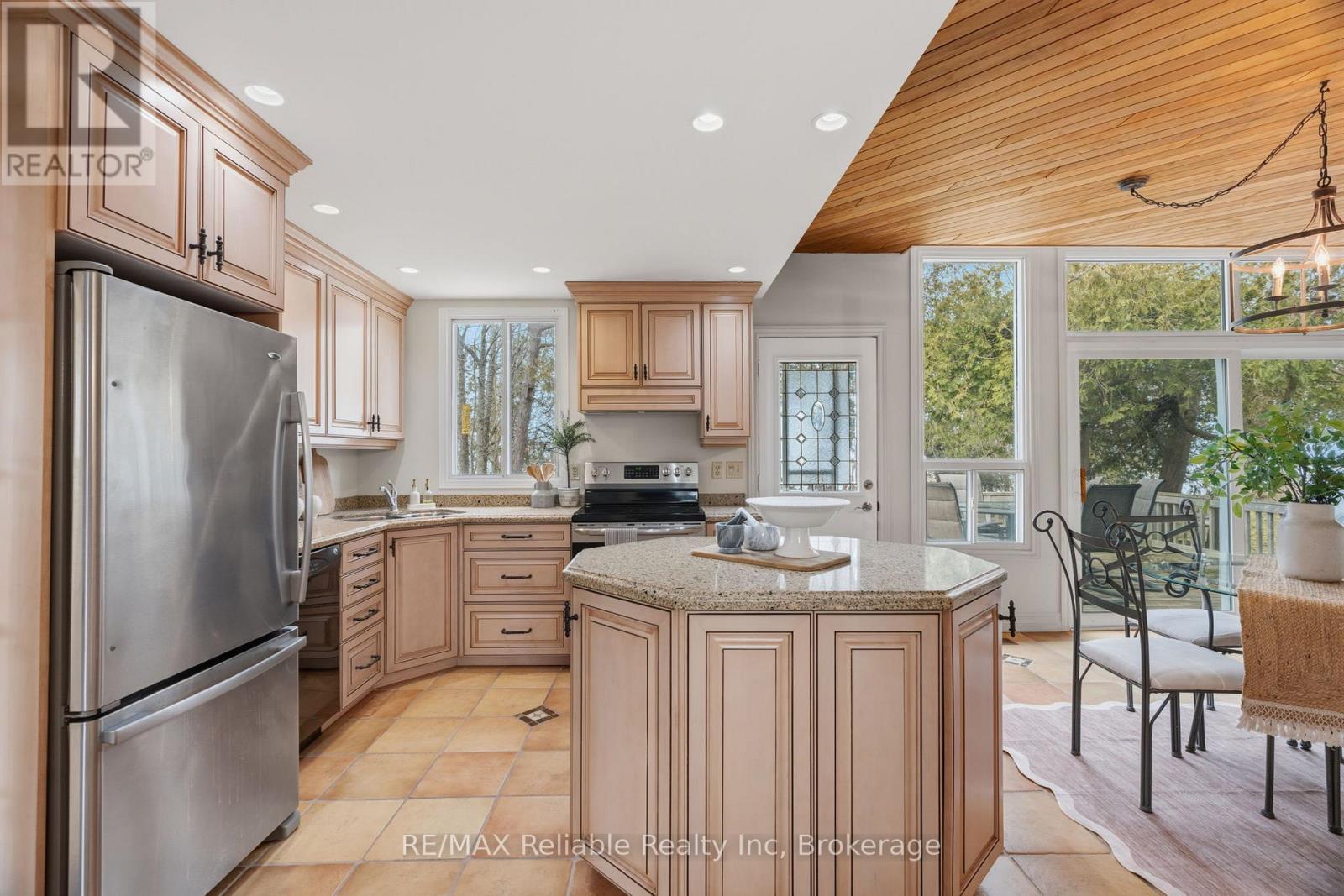 185 Huron Road, Huron-Kinloss, Ontario  N2Z 2X3 - Photo 12 - X12969264