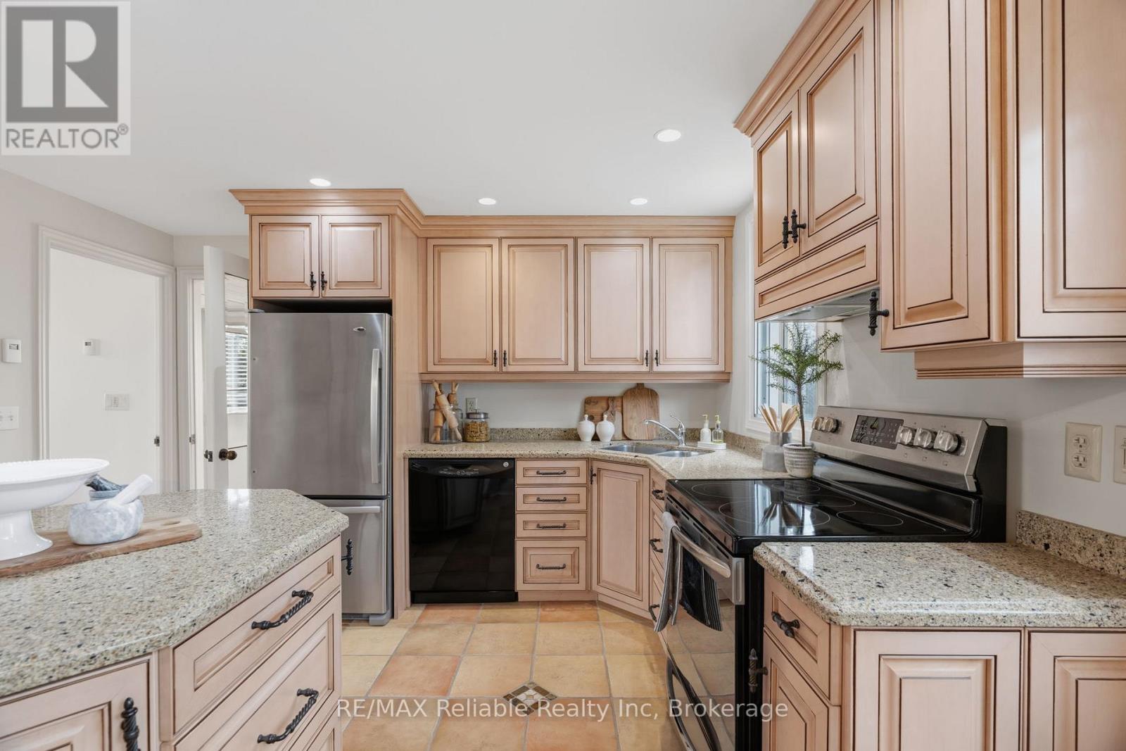 185 Huron Road, Huron-Kinloss, Ontario  N2Z 2X3 - Photo 13 - X12969264