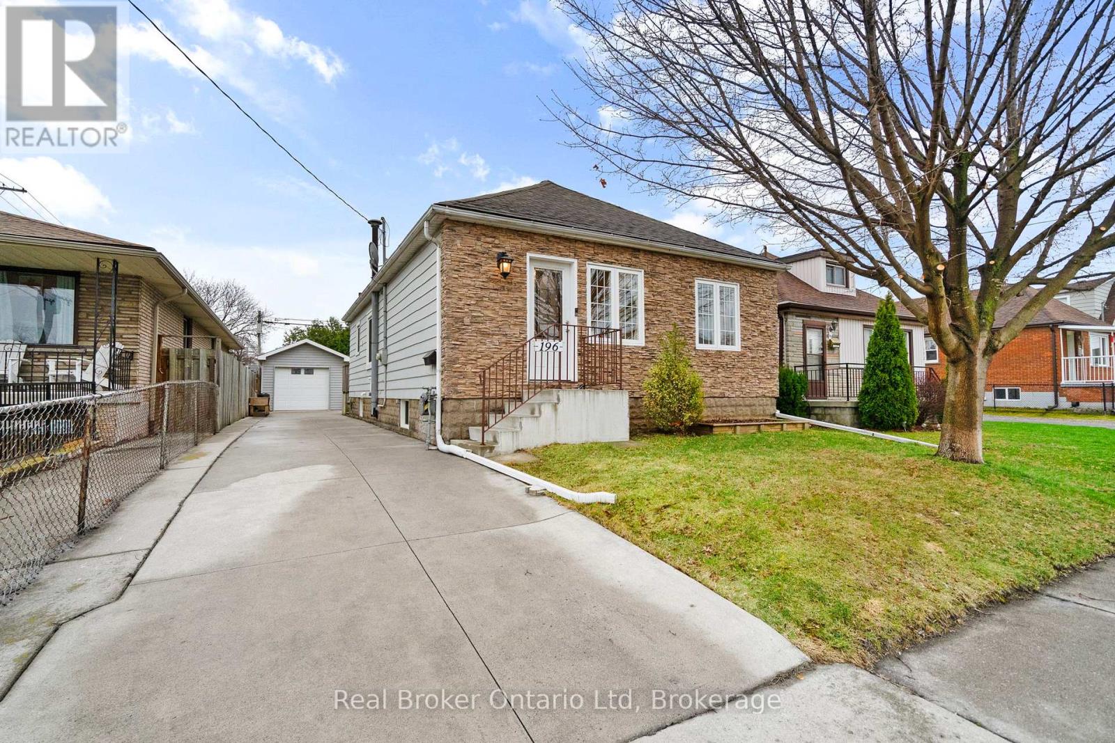 196 Ivon Avenue, Hamilton, Ontario  L8H 5S8 - Photo 2 - X12969712