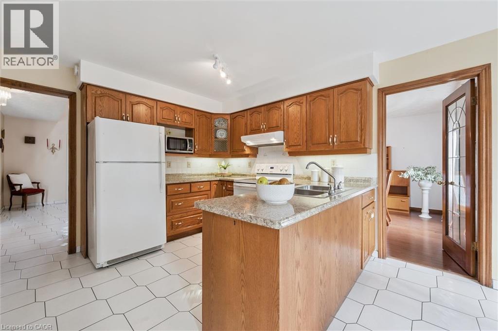 605 Stonebury Crescent, Waterloo, Ontario  N2K 3R2 - Photo 13 - 40818338