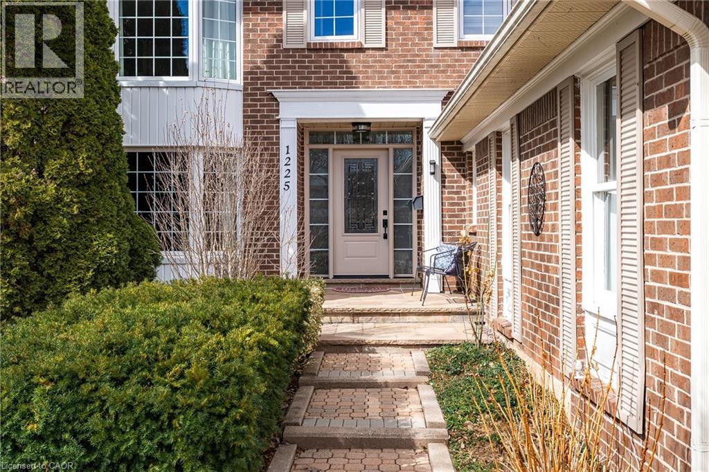 1225 Old Post Drive, Oakville, Ontario  L6M 1A5 - Photo 5 - 40818244