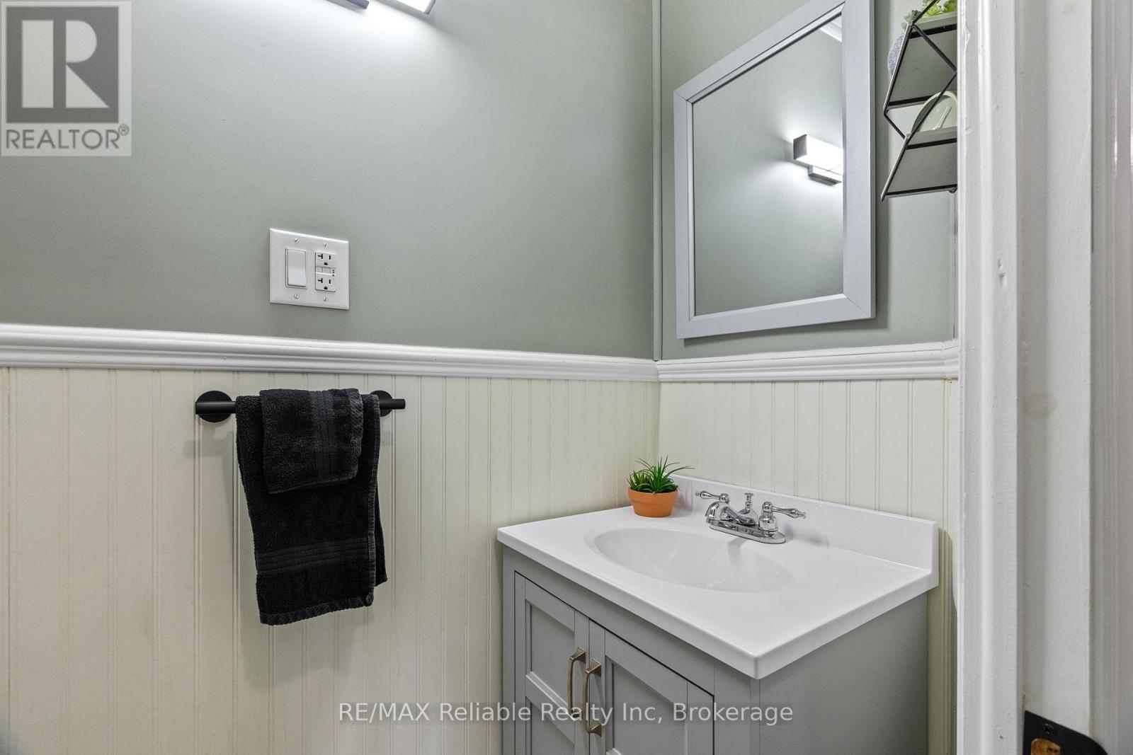 25 Jarvis Street N, Huron East, Ontario  N0K 1W0 - Photo 10 - X12972000