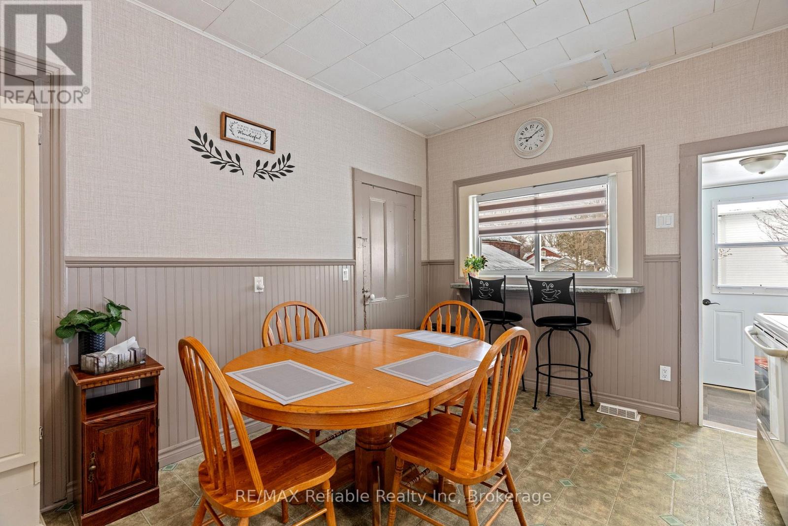 25 Jarvis Street N, Huron East, Ontario  N0K 1W0 - Photo 14 - X12972000