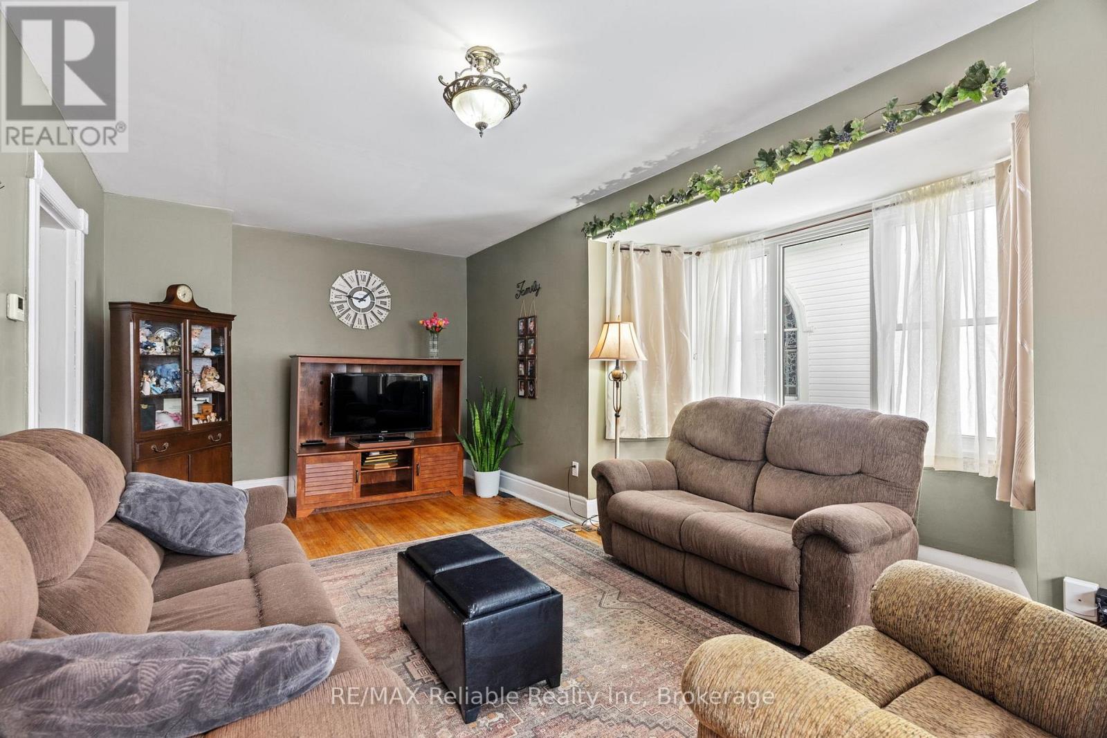 25 Jarvis Street N, Huron East, Ontario  N0K 1W0 - Photo 7 - X12972000