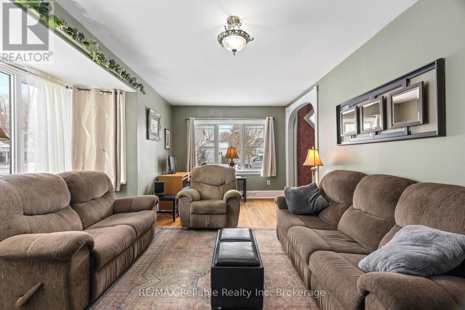 25 Jarvis Street N, Huron East, Ontario  N0K 1W0 - Photo 8 - X12972000