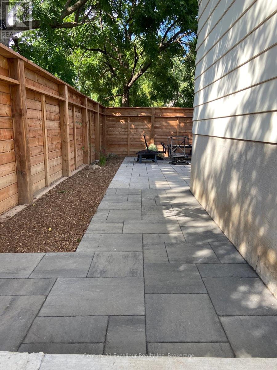 881 Lawrence Road, Hamilton, Ontario  L8K 2A4 - Photo 19 - X12973214