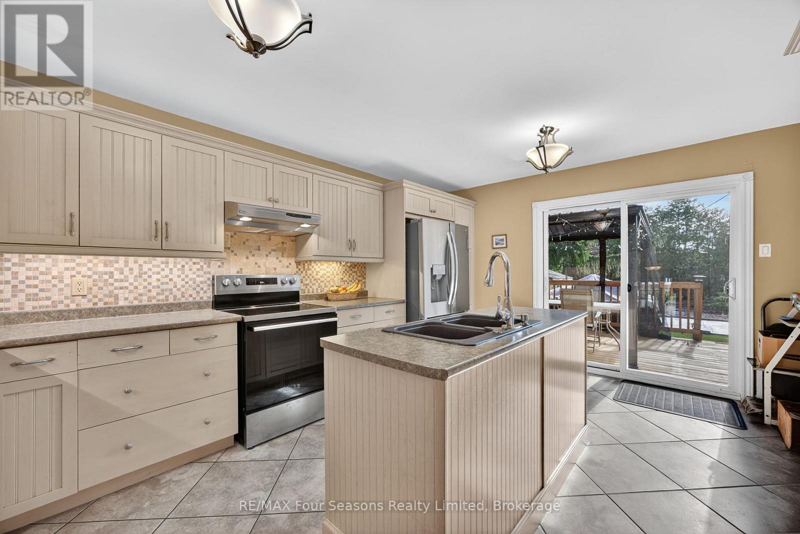 7 Batteaux Road, Clearview, Ontario  L0M 1P0 - Photo 10 - S12973390