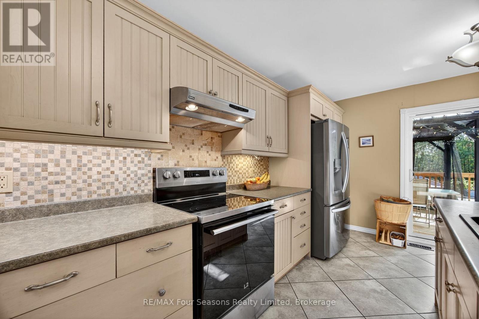 7 Batteaux Road, Clearview, Ontario  L0M 1P0 - Photo 11 - S12973390