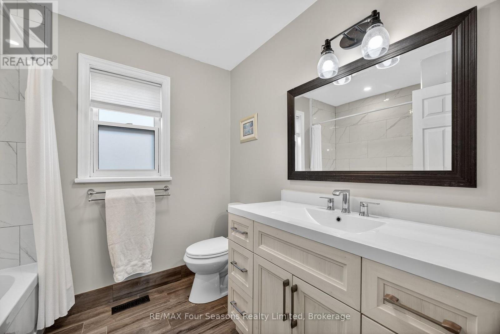 7 Batteaux Road, Clearview, Ontario  L0M 1P0 - Photo 19 - S12973390