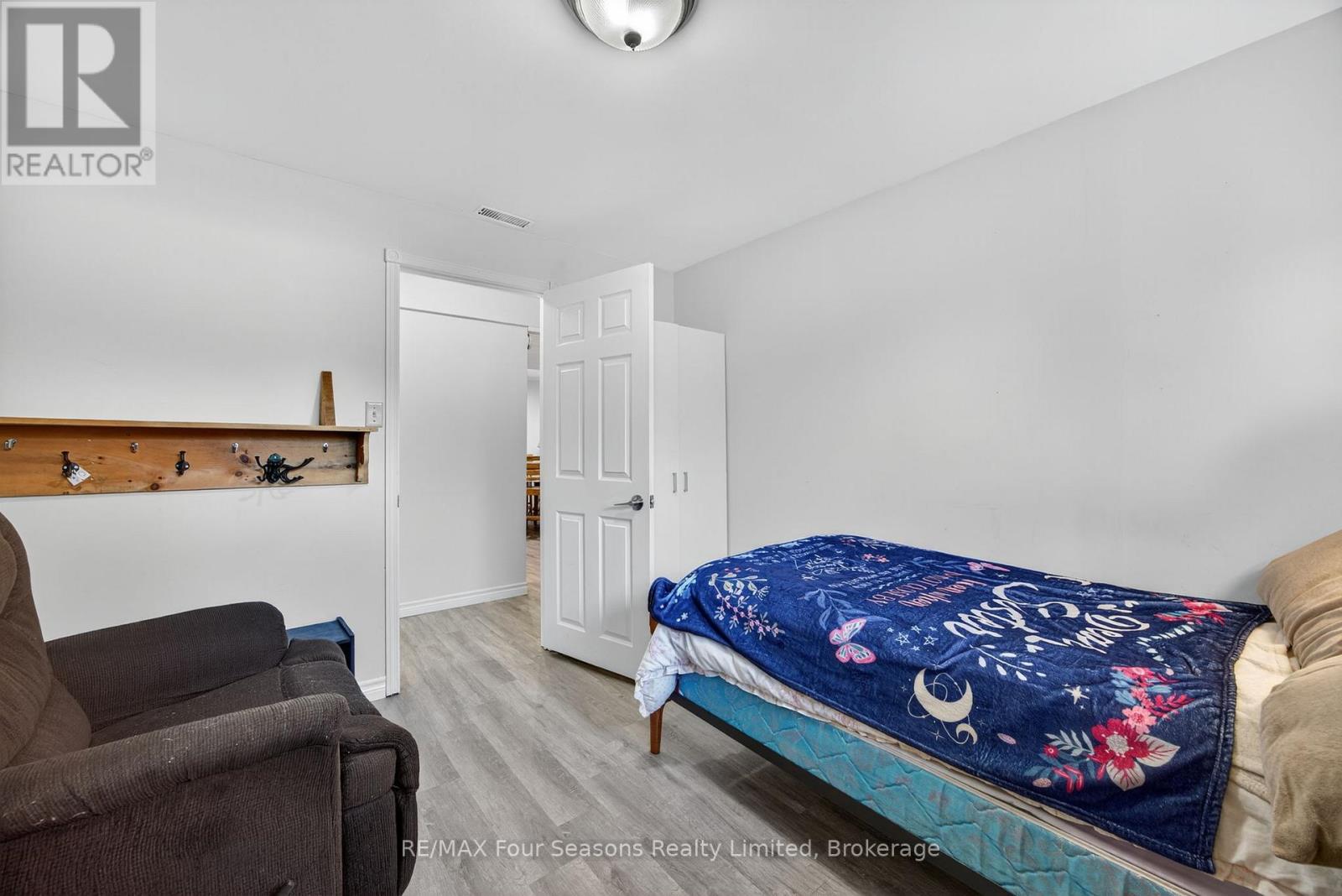 7 Batteaux Road, Clearview, Ontario  L0M 1P0 - Photo 27 - S12973390