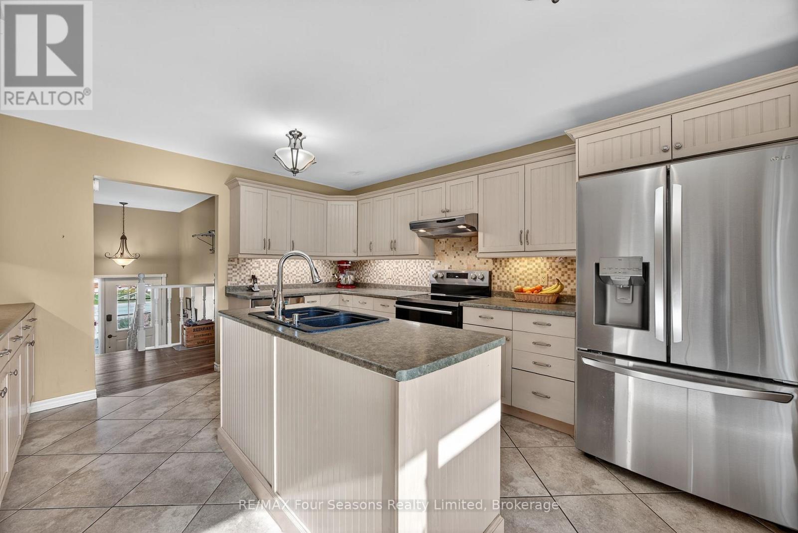 7 Batteaux Road, Clearview, Ontario  L0M 1P0 - Photo 4 - S12973390