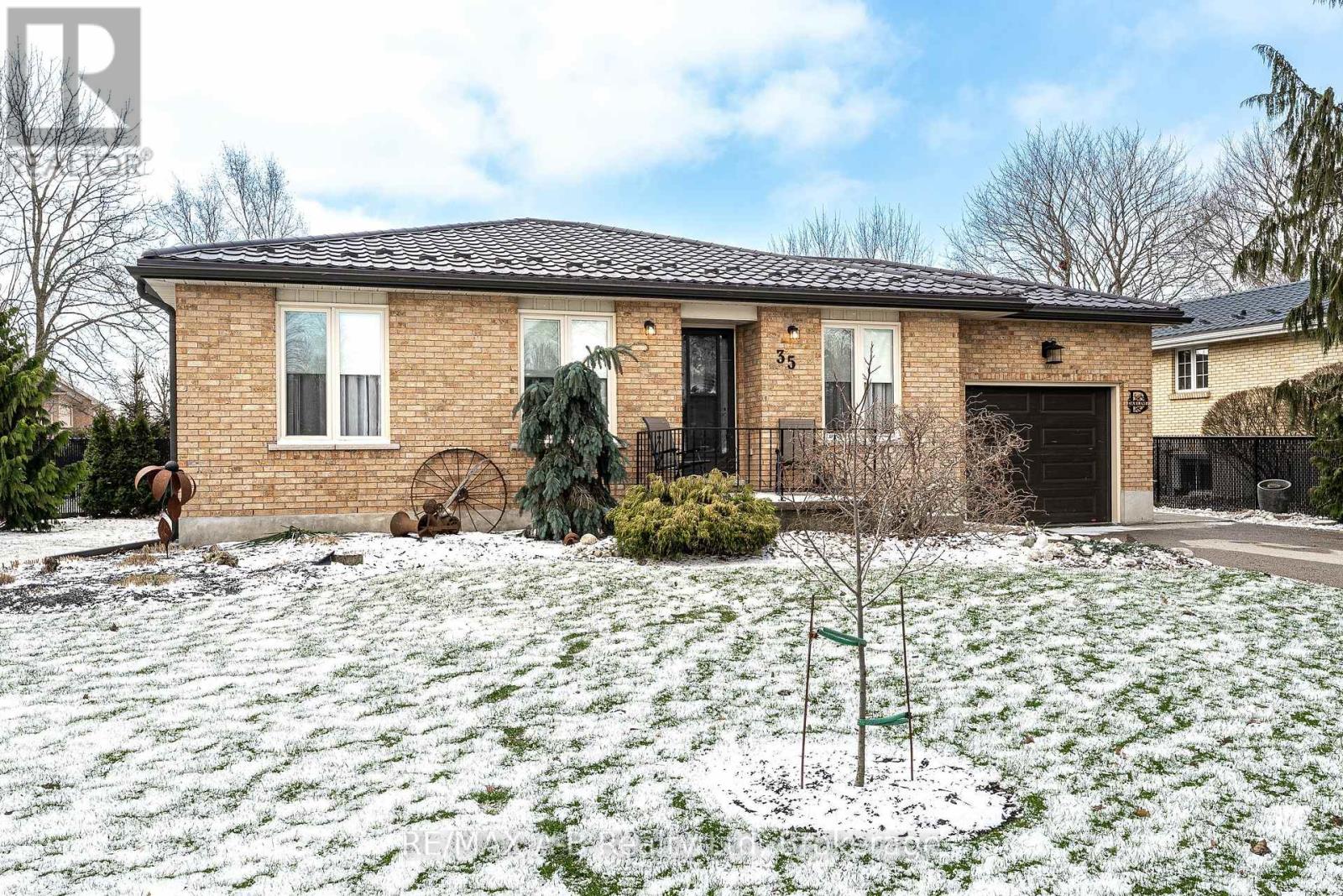 35 SPARLING CRESCENT, St. Marys, Ontario