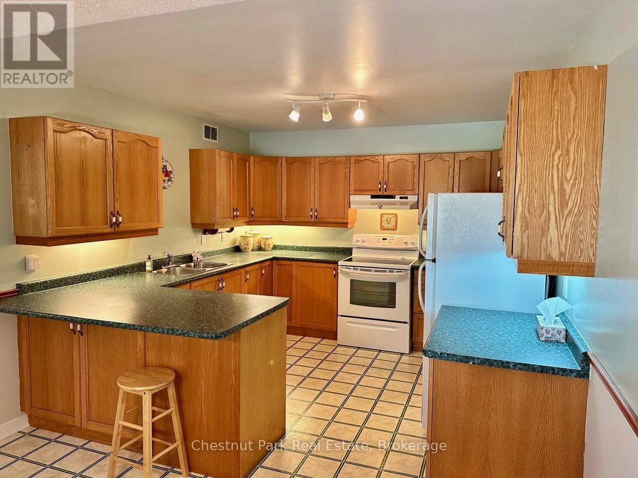 45 Pine Ridge Gate E, Gravenhurst, Ontario  P1P 1Y4 - Photo 12 - X12975124