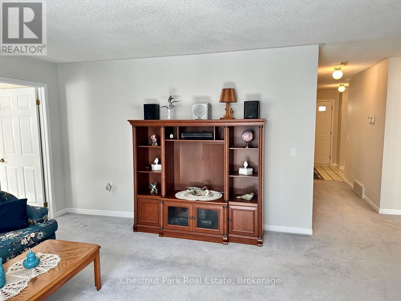 45 Pine Ridge Gate E, Gravenhurst, Ontario  P1P 1Y4 - Photo 3 - X12975124