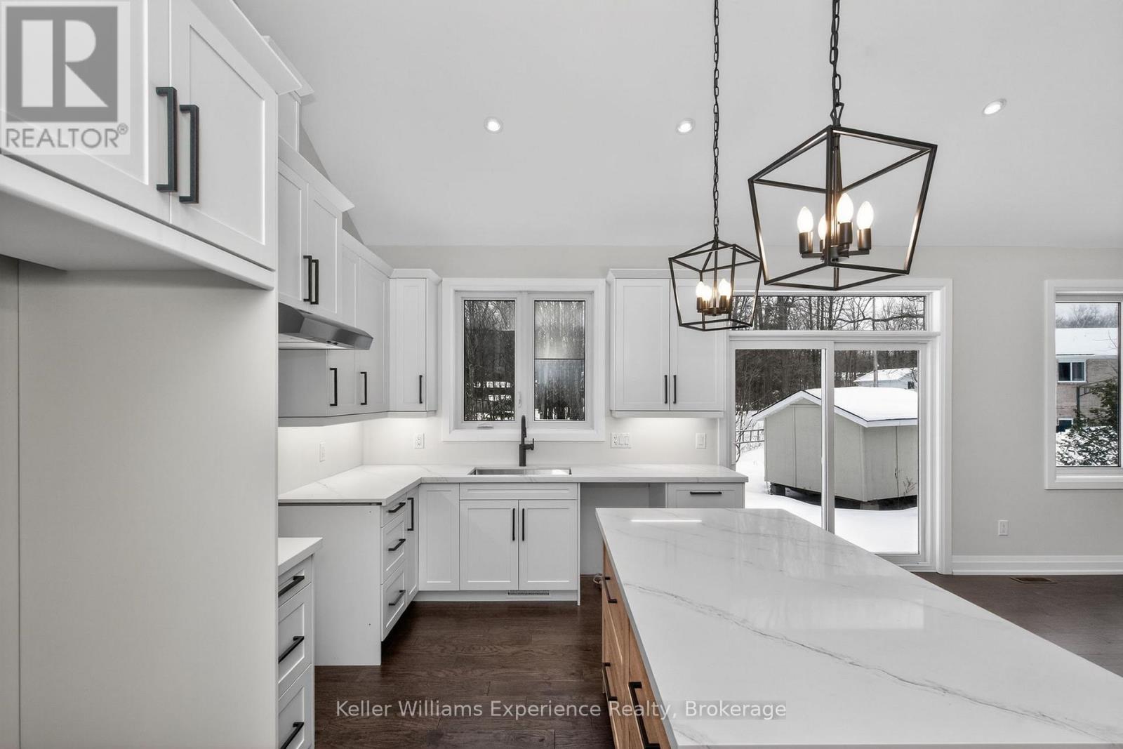 62 Rue Vanier, Tiny, Ontario  L9M 0J2 - Photo 3 - S12975610