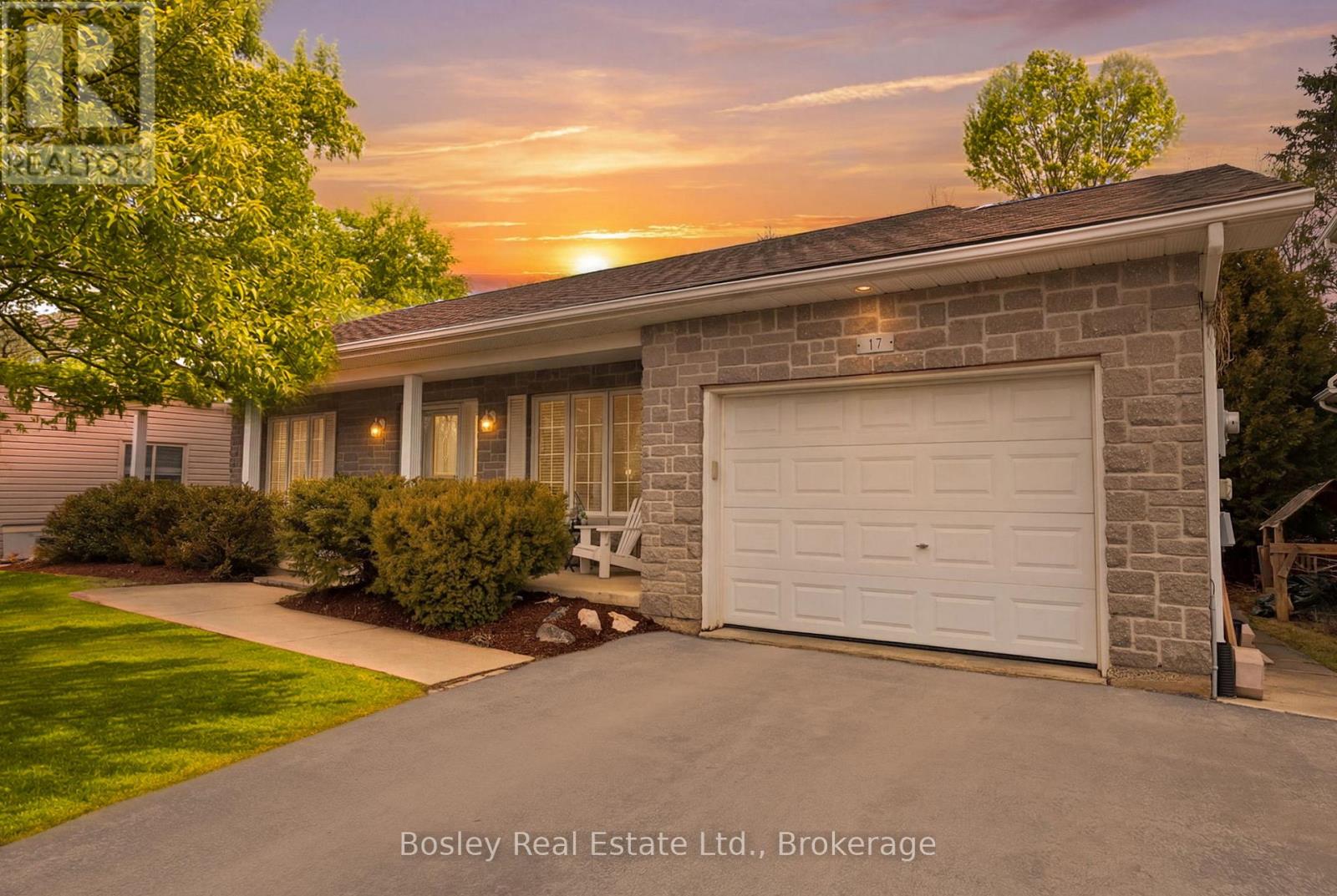 17 RIDGE CREEK DRIVE W, Meaford, Ontario