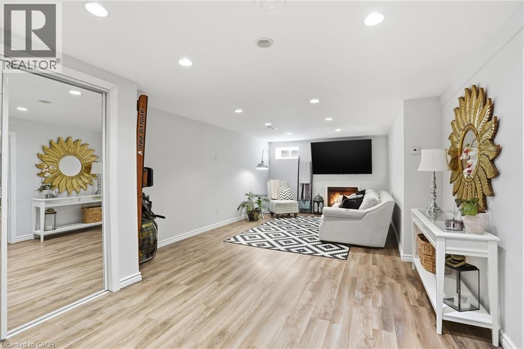 208 Seneca Avenue, Hamilton, Ontario  L9B 1M2 - Photo 33 - 40818962