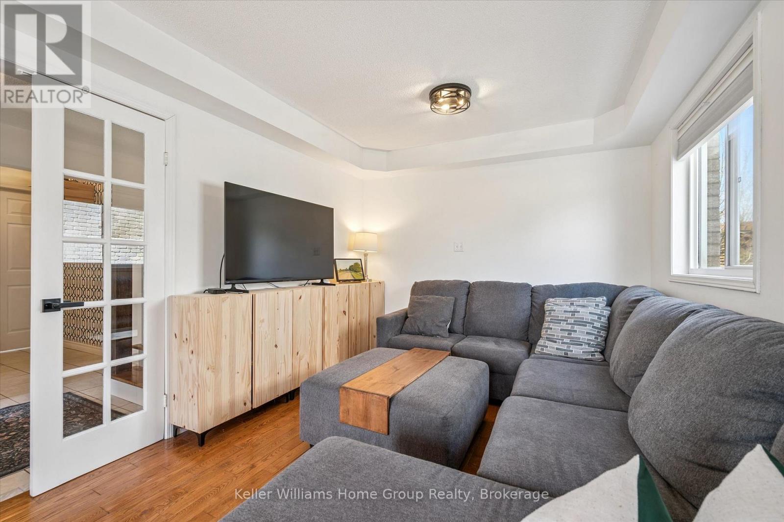 304 Daniel Crescent, Centre Wellington, Ontario  N0B 1S0 - Photo 9 - X12975996