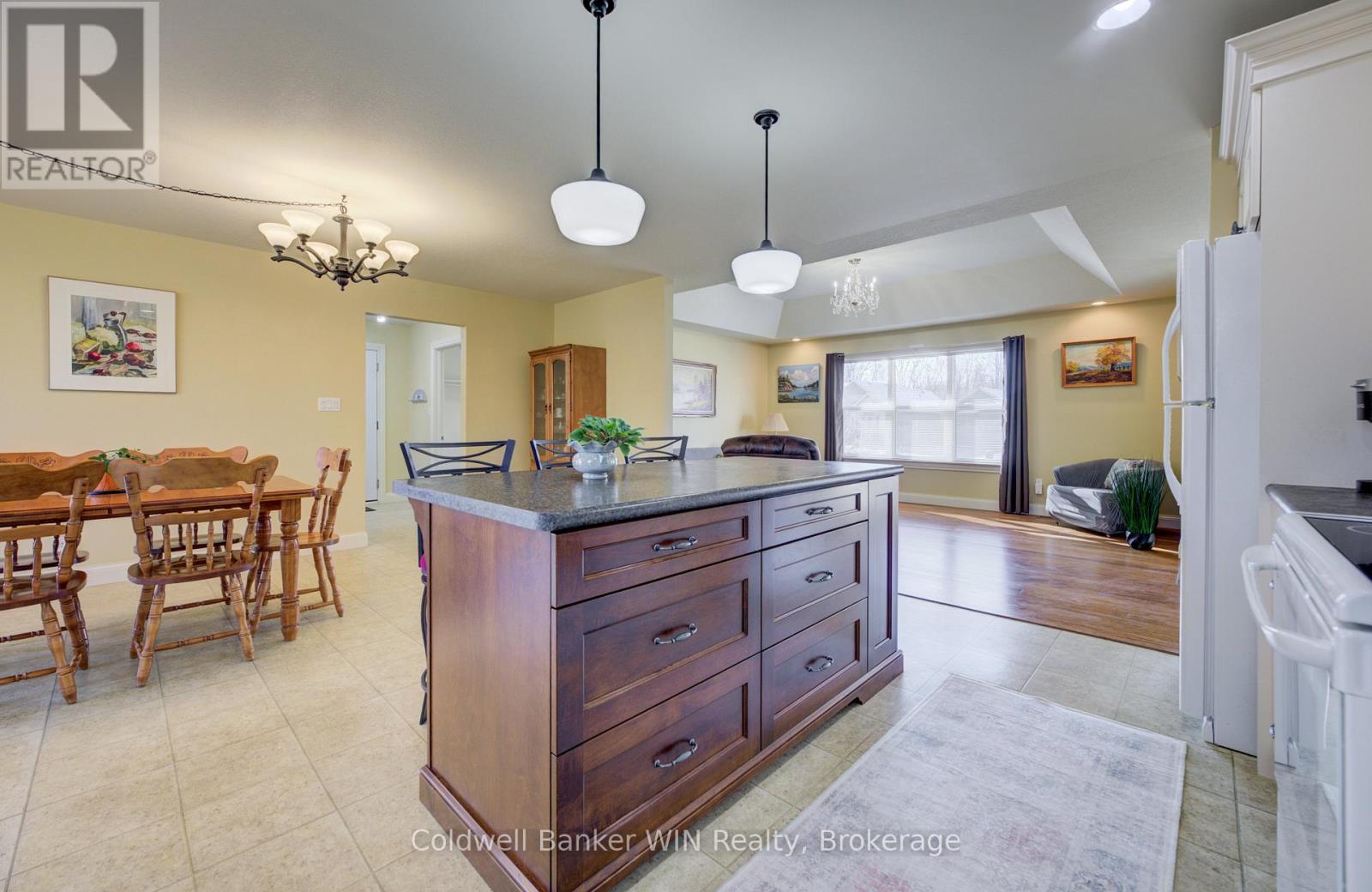 34 Regency Drive, Minto, Ontario  N0G 1M0 - Photo 14 - X12976234