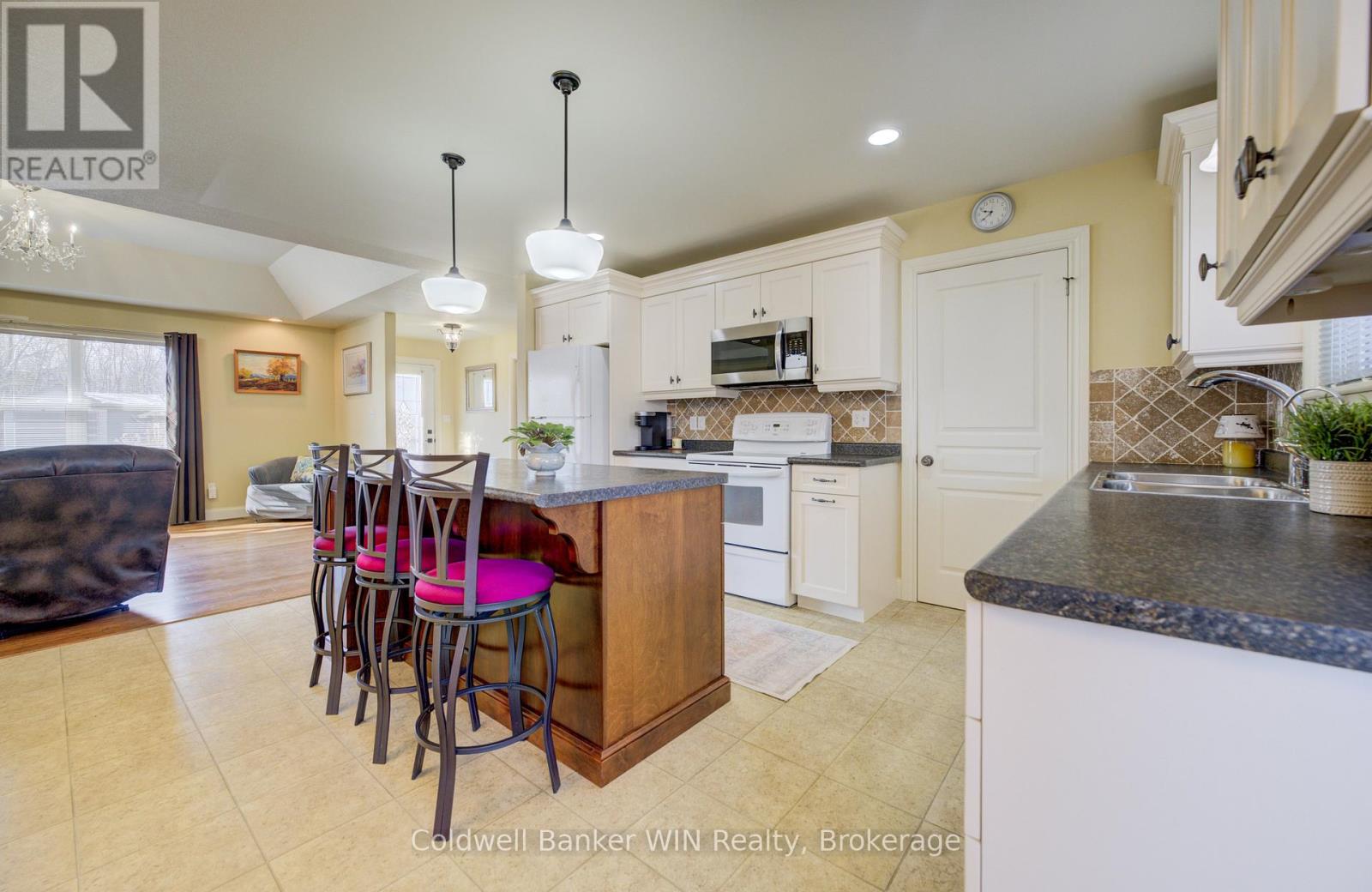 34 Regency Drive, Minto, Ontario  N0G 1M0 - Photo 7 - X12976234