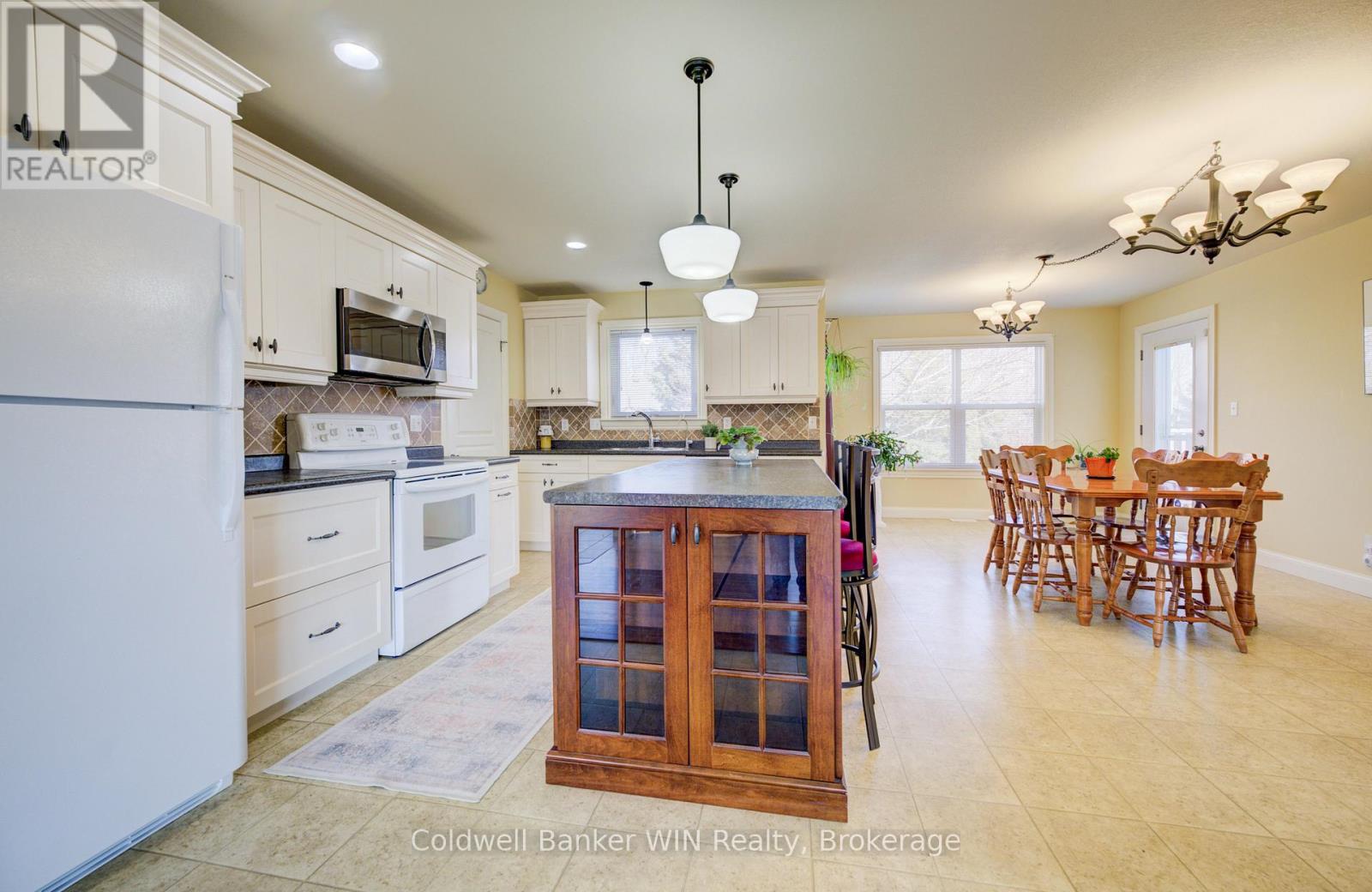 34 Regency Drive, Minto, Ontario  N0G 1M0 - Photo 8 - X12976234