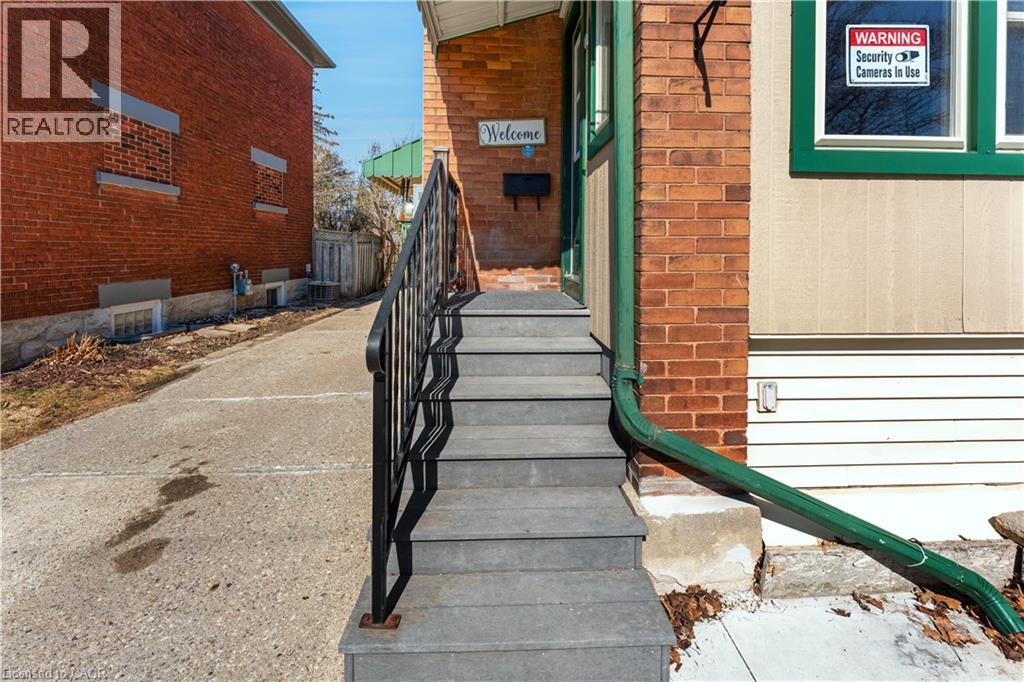 24 Onward Avenue, Kitchener, Ontario  N2H 3J7 - Photo 4 - 40816685