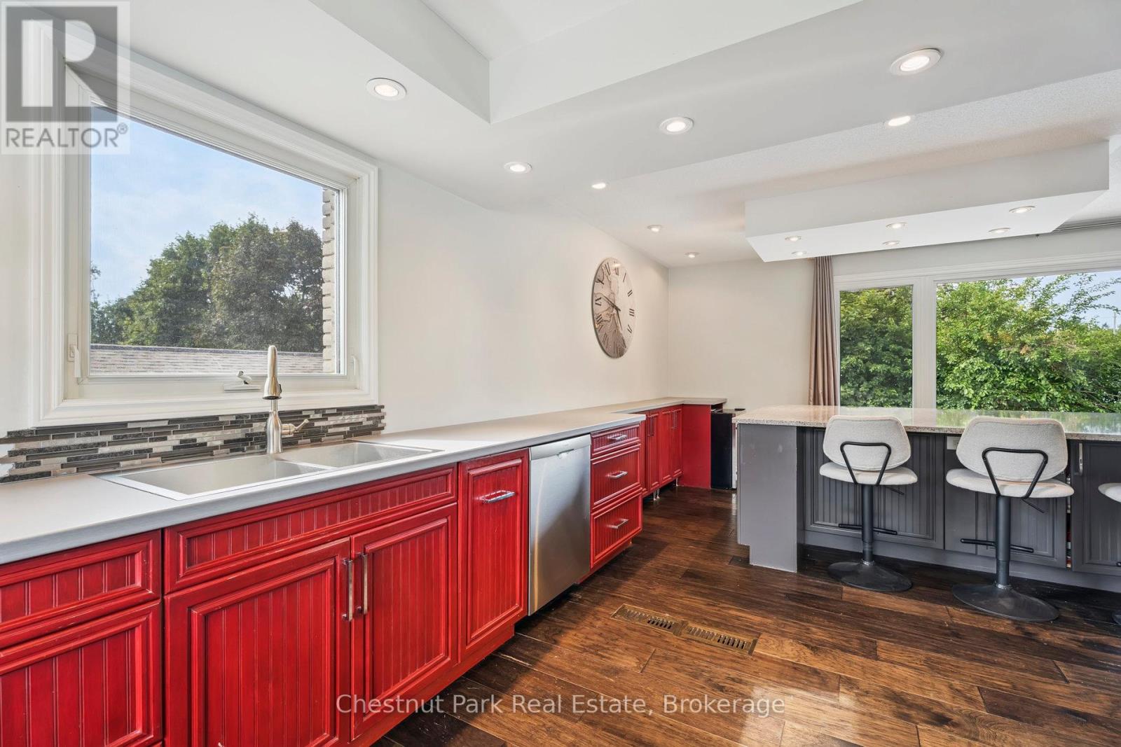 16 Davies Crescent, Barrie, Ontario  L4M 2M3 - Photo 17 - S12978916