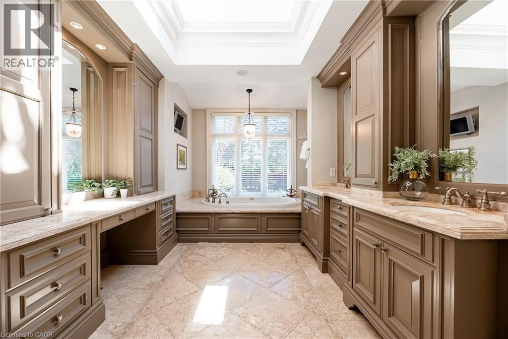 2096 Lakeshore Road E, Halton, Ontario  L6J 1M3 - Photo 24 - 40819415