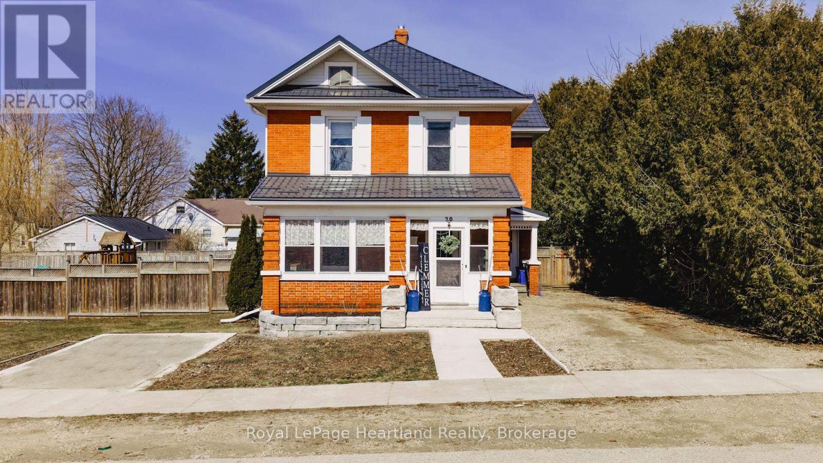 20 William Street, Minto, Ontario  N0G 1M0 - Photo 2 - X12980282
