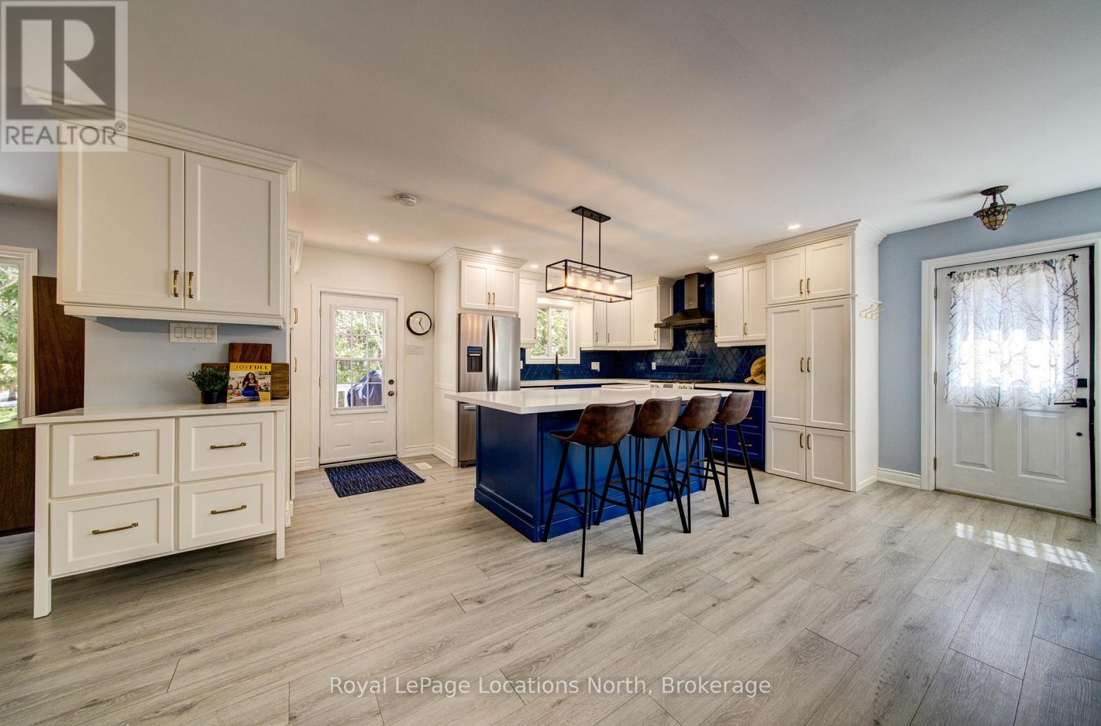 2 Maplewood Drive, Tiny, Ontario  L0L 1P1 - Photo 12 - S12980704