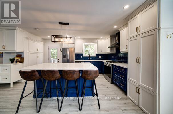 2 Maplewood Drive, Tiny, Ontario  L0L 1P1 - Photo 14 - S12980704