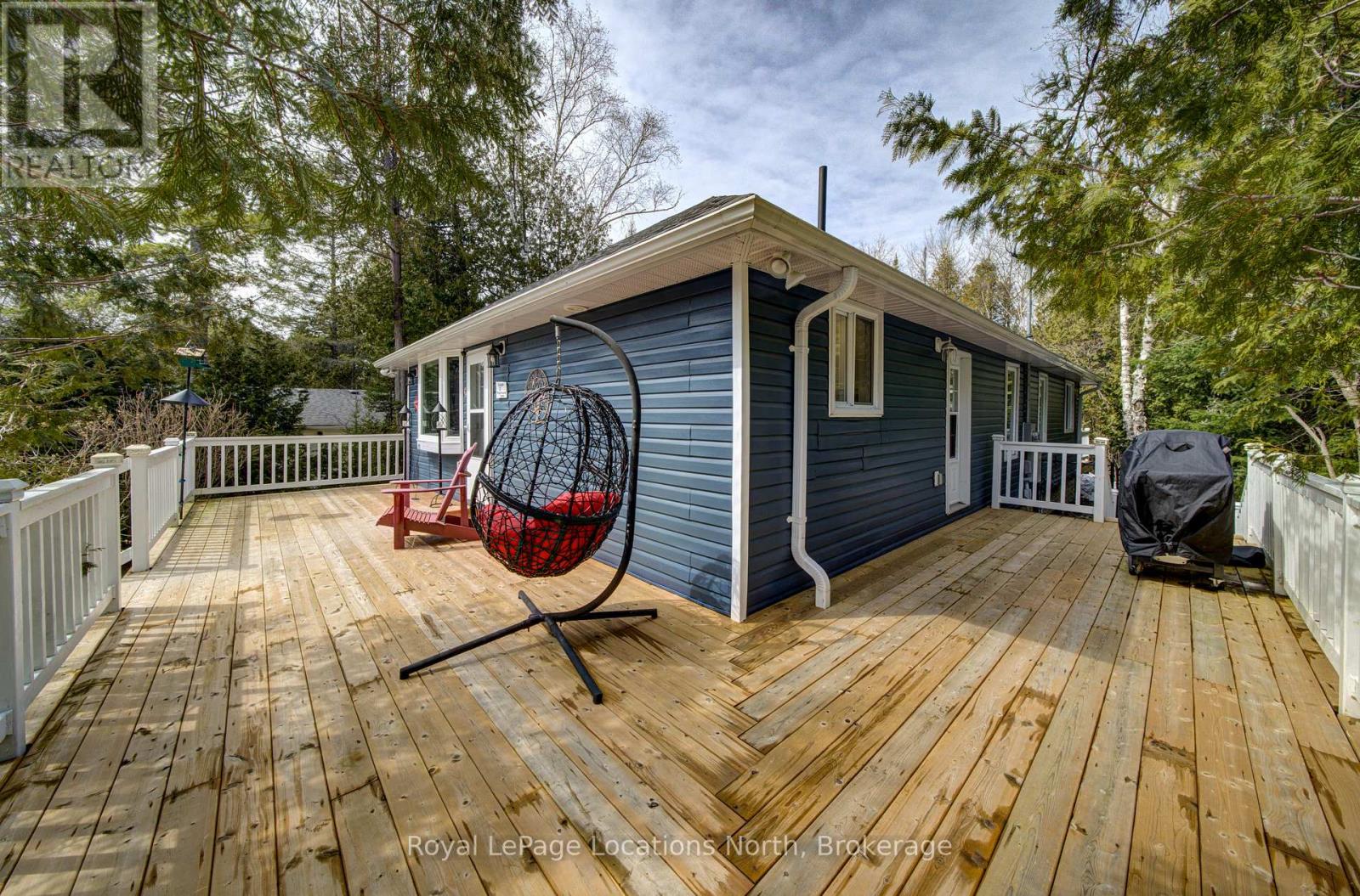 2 Maplewood Drive, Tiny, Ontario  L0L 1P1 - Photo 2 - S12980704