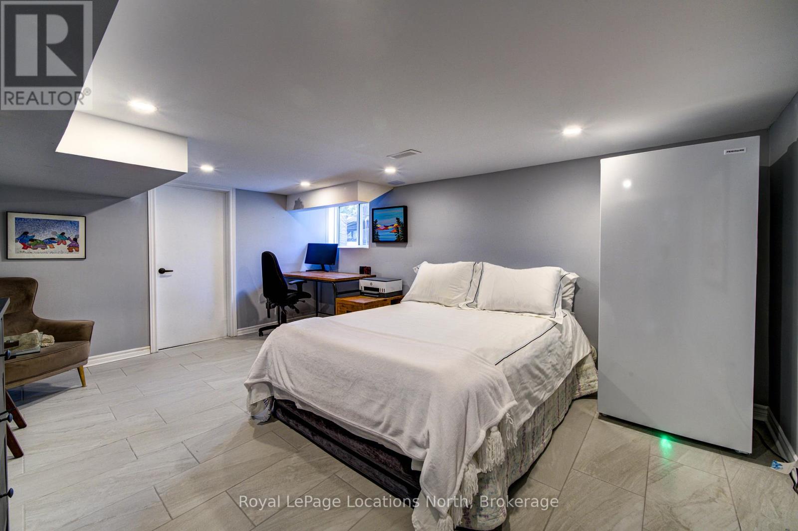 2 Maplewood Drive, Tiny, Ontario  L0L 1P1 - Photo 33 - S12980704