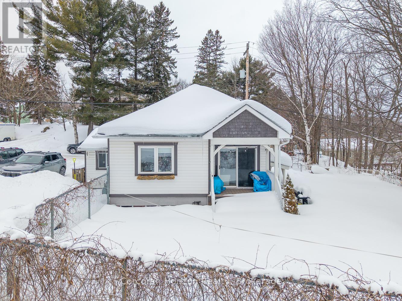 196 MAIN STREET W, Huntsville, Ontario