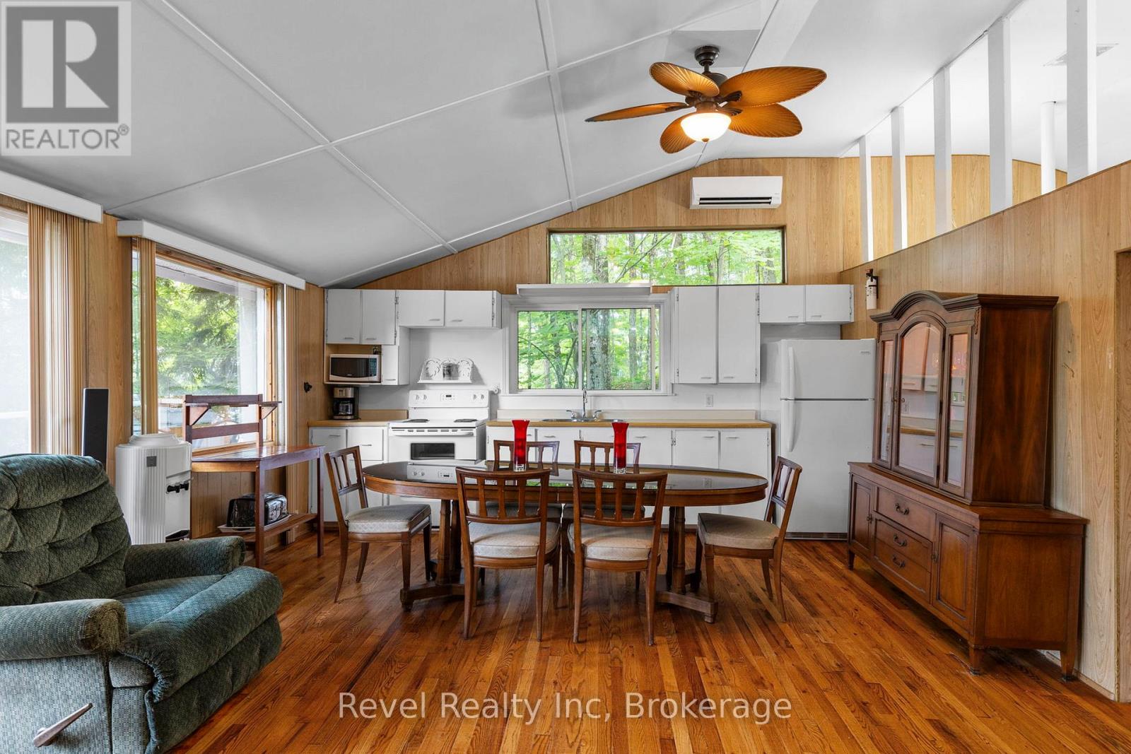 1096 COWAN PARK ROAD, Muskoka Lakes, Ontario