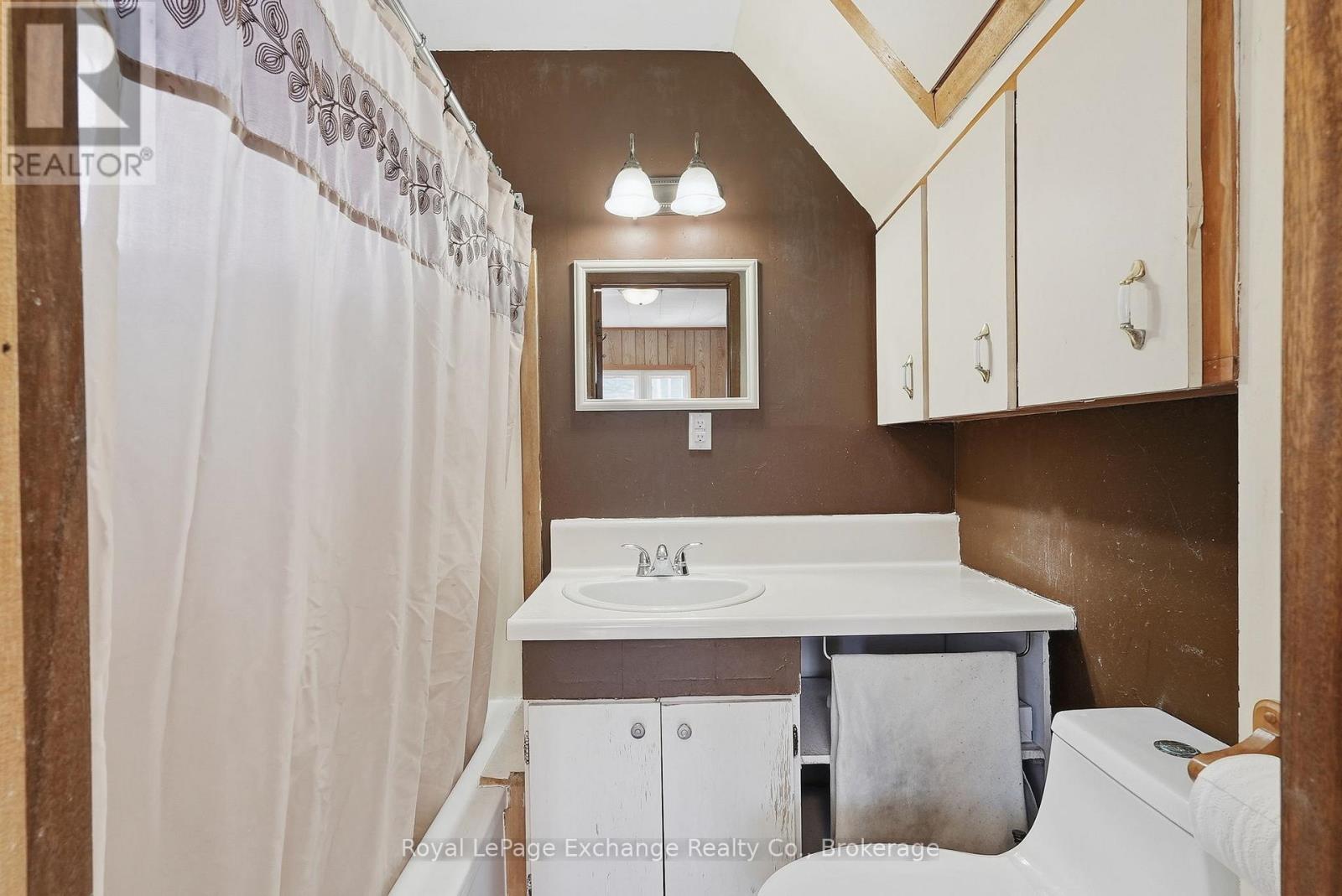 588 11th Avenue, Hanover, Ontario  N4N 2S6 - Photo 18 - X12981660