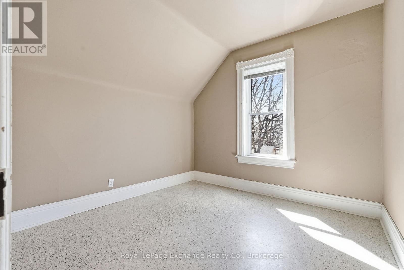 588 11th Avenue, Hanover, Ontario  N4N 2S6 - Photo 26 - X12981660