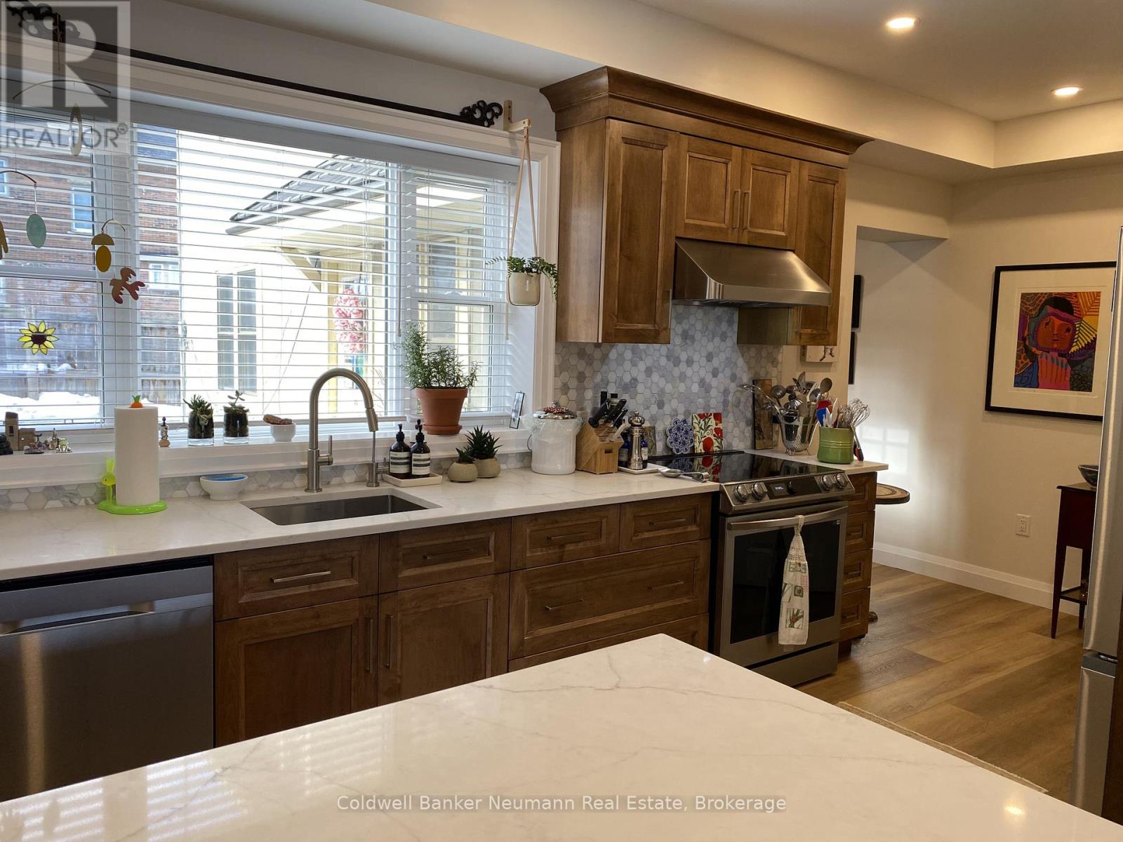 194 NORFOLK STREET, Guelph, Ontario