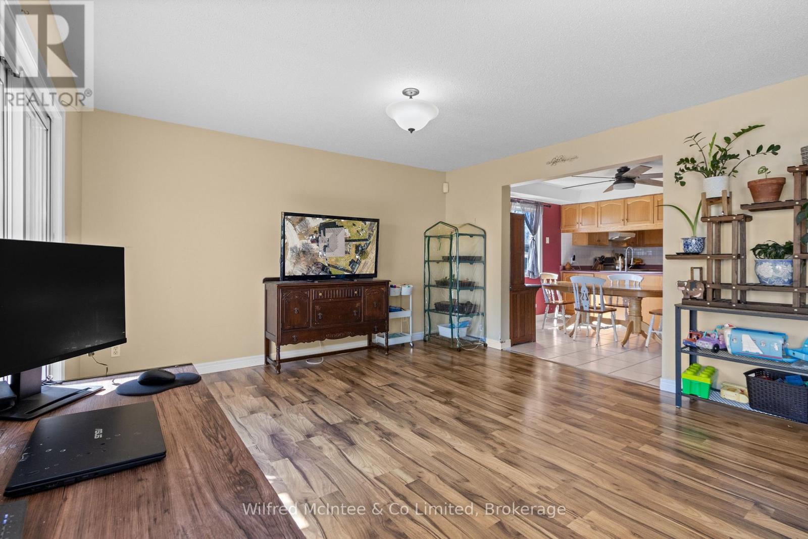 59 Dales Drive, Mapleton, Ontario  N0G 1P0 - Photo 16 - X12982602