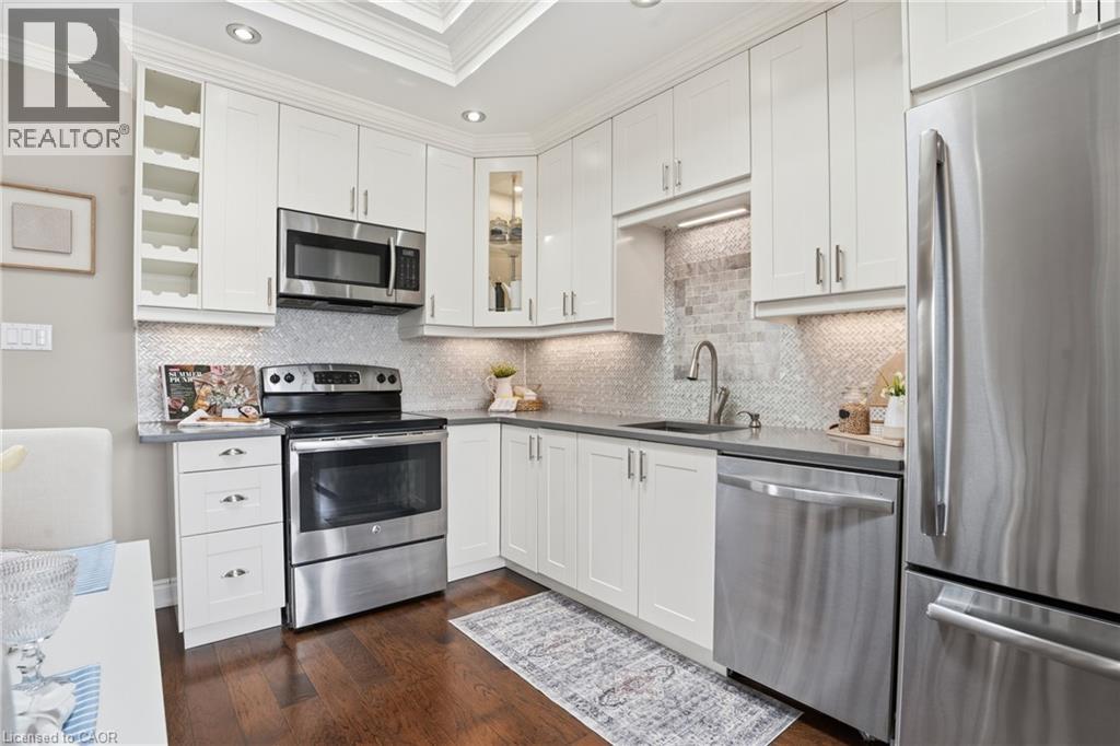 208 East 44th Street, Hamilton, Ontario  L8T 3H6 - Photo 3 - 40819475