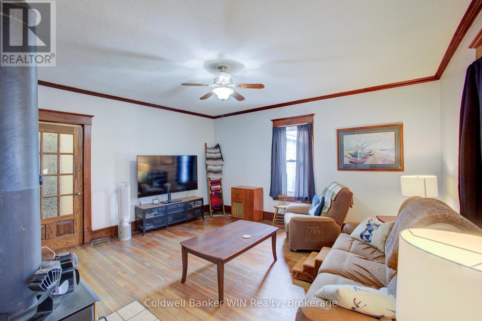 17 Arthur Street E, Minto, Ontario  N0G 1Z0 - Photo 6 - X12984258