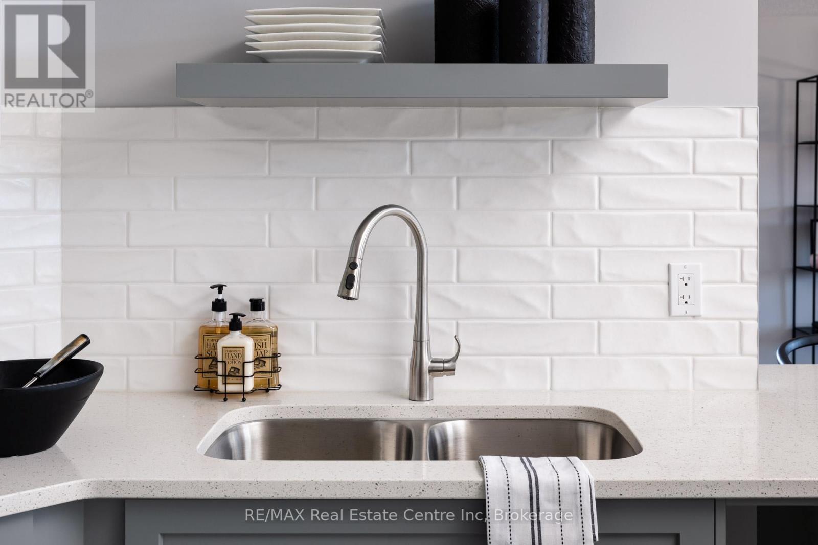 218 Bridge Crescent, Minto, Ontario  N0G 2P0 - Photo 3 - X12984326