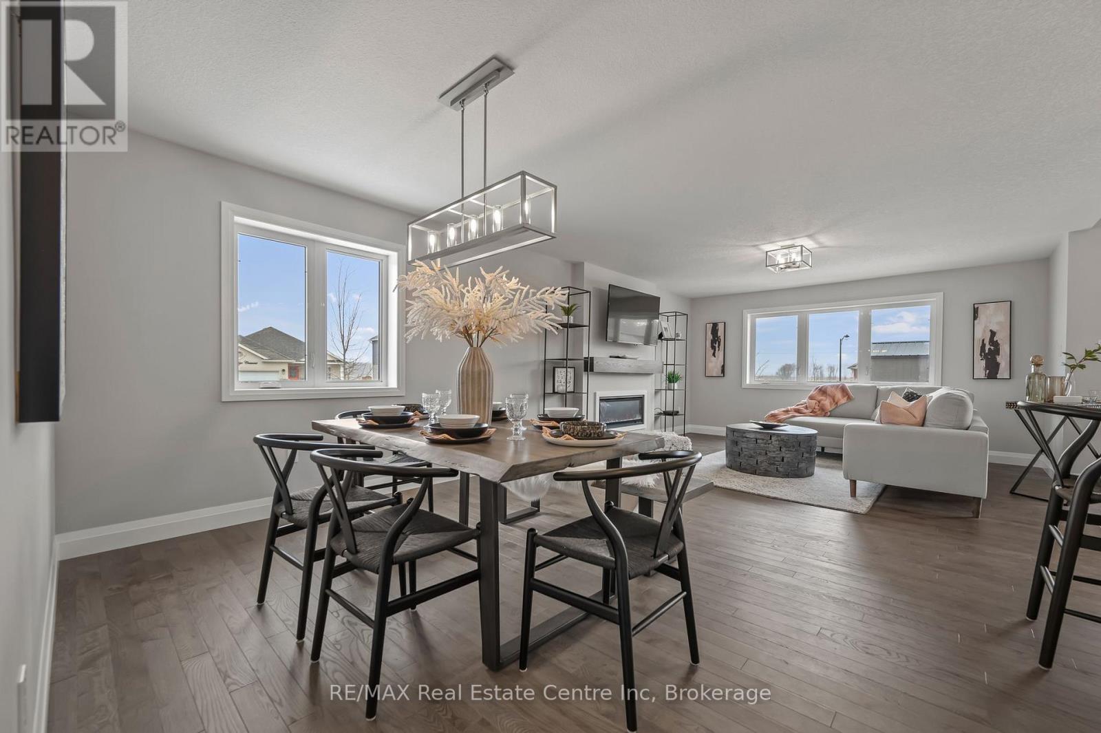 222 Bridge Crescent, Minto, Ontario  N0G 2P0 - Photo 2 - X12984760