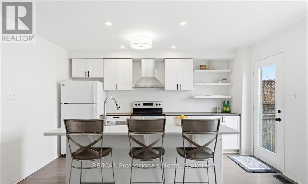 98 Roxton Road, Oakville, Ontario  L6H 6V4 - Photo 2 - W12984934