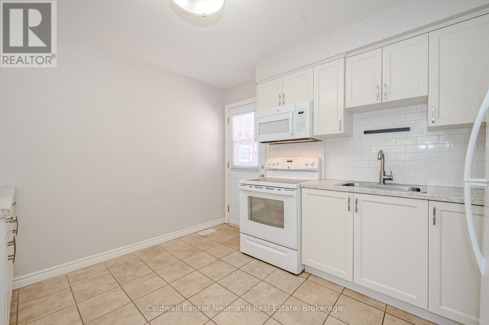 144 Princeton Drive, Hamilton, Ontario  L8T 1S8 - Photo 5 - X12984952