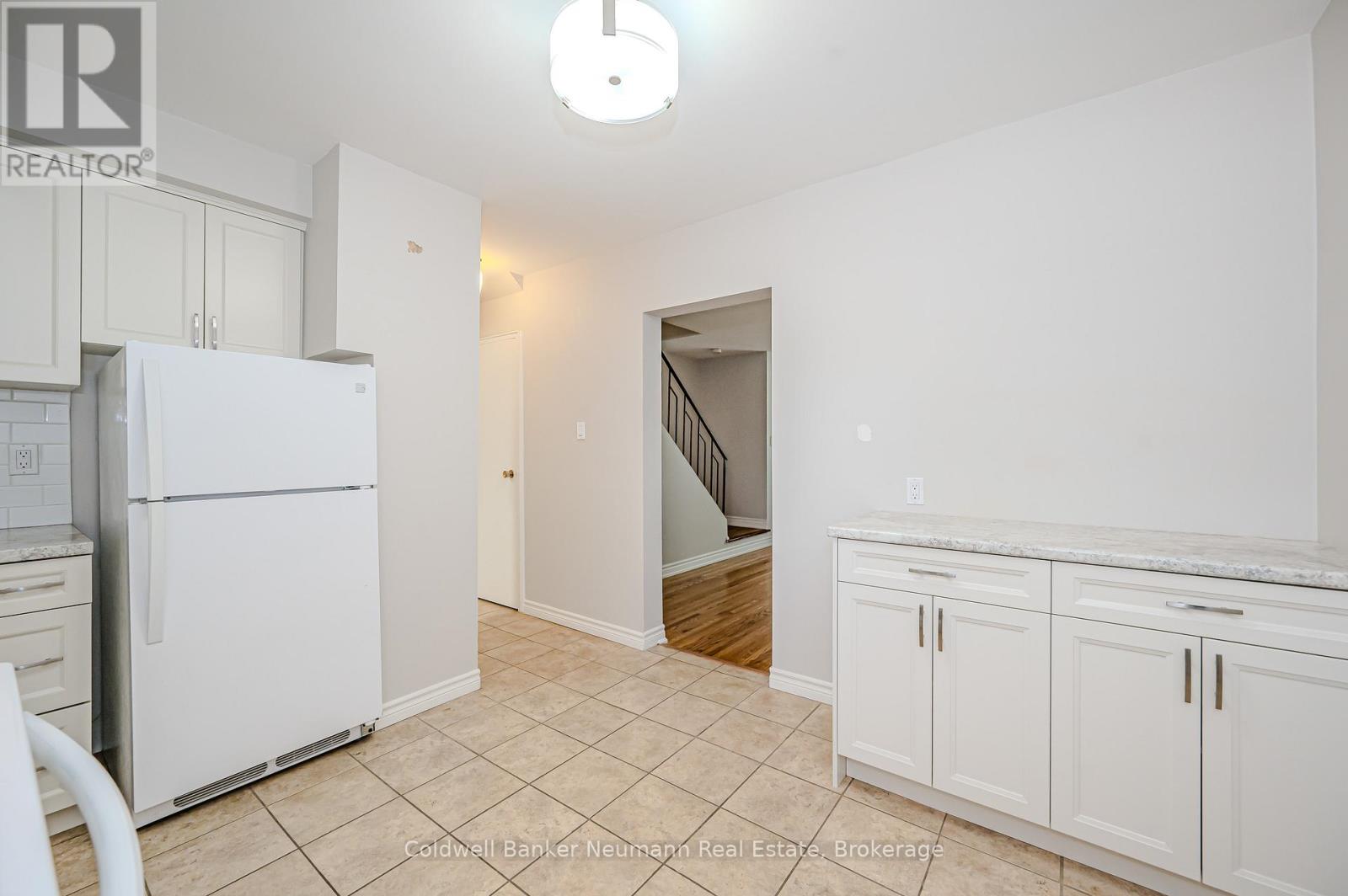 144 Princeton Drive, Hamilton, Ontario  L8T 1S8 - Photo 6 - X12984952